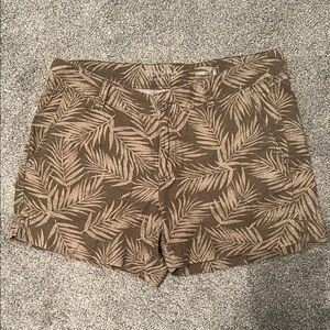 Sonoma Women's Tan Leaf Print Cargo Shorts